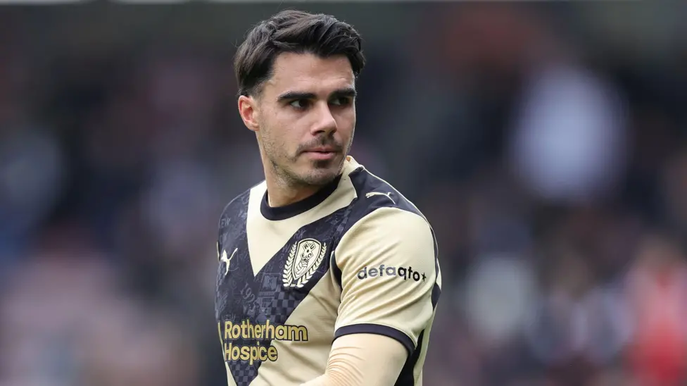 Tenemos que mantenernos positivos, dice James.